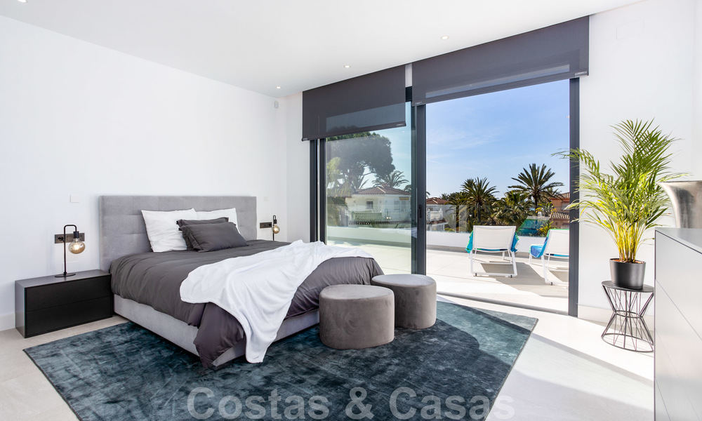 VENDU. Belle villa moderne près de la plage, prêt à emménager, Marbella Est. Prix réduit. 24777