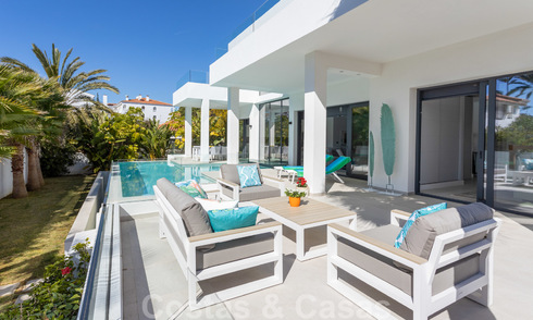 VENDU. Belle villa moderne près de la plage, prêt à emménager, Marbella Est. Prix réduit. 24798