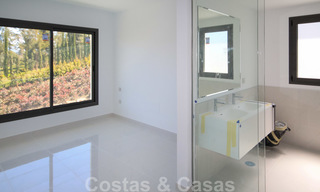 Un nouvel appartement de design moderne prêt à emménager en vente, sur le terrain de golf entre Marbella et Estepona 24852 