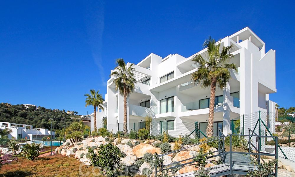 Appartement penthouse moderne à vendre avec vue sur le terrain de golf et la mer Méditerranée à Benahavis - Marbella 24862
