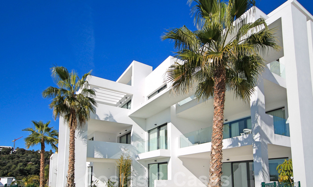 Appartement penthouse moderne à vendre avec vue sur le terrain de golf et la mer Méditerranée à Benahavis - Marbella 24863
