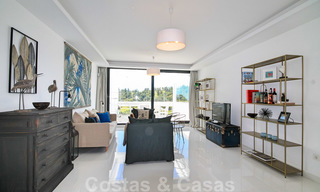 Appartement penthouse moderne à vendre avec vue sur le terrain de golf et la mer Méditerranée à Benahavis - Marbella 24864 