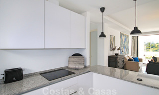 Appartement penthouse moderne à vendre avec vue sur le terrain de golf et la mer Méditerranée à Benahavis - Marbella 24865 
