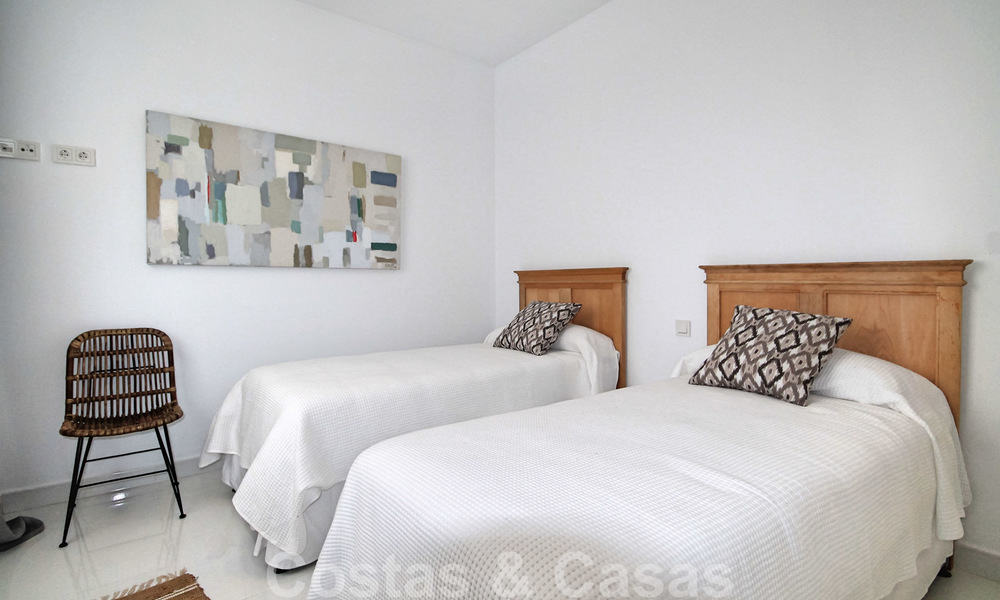 Appartement penthouse moderne à vendre avec vue sur le terrain de golf et la mer Méditerranée à Benahavis - Marbella 24867