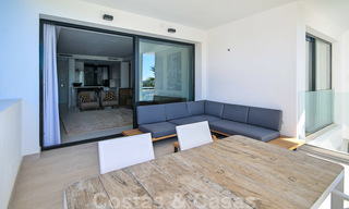 Appartement moderne à vendre avec vue sur le terrain de golf à Benahavis - Marbella 24883 