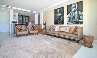 Appartement moderne à vendre avec vue sur le terrain de golf à Benahavis - Marbella 24885 
