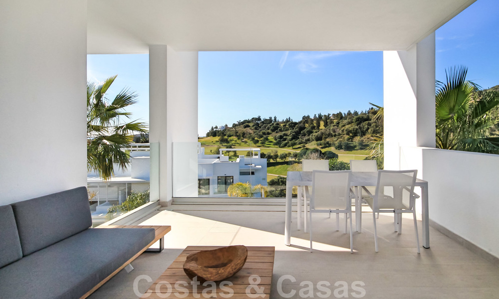 Appartement moderne à vendre avec vue sur le terrain de golf à Benahavis - Marbella 24890