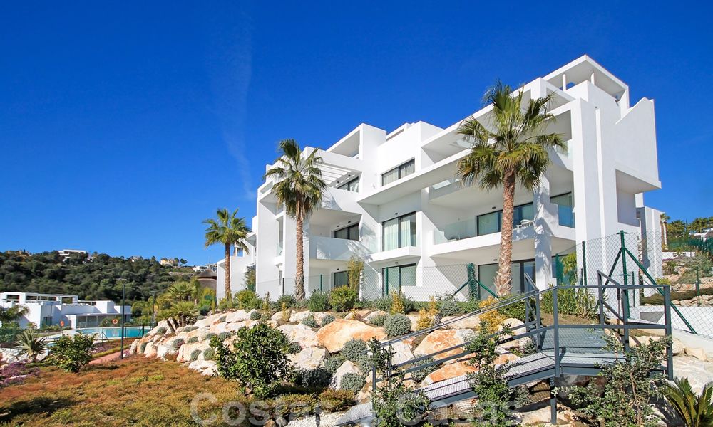 Appartement moderne à vendre avec vue sur le terrain de golf à Benahavis - Marbella 24895