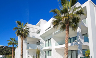Appartement moderne à vendre avec vue sur le terrain de golf à Benahavis - Marbella 24896 