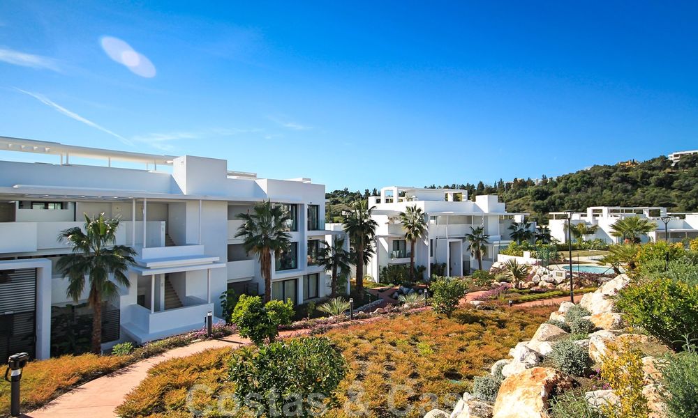 Appartement moderne à vendre avec vue sur le terrain de golf à Benahavis - Marbella 24897
