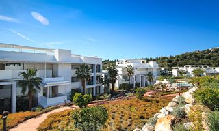 Appartement moderne à vendre avec vue sur le terrain de golf à Benahavis - Marbella 24897 