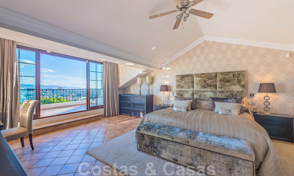 Grande villa de luxe à vendre avec vue panoramique sur la vallée du golf, les montagnes et la mer Méditerranée en Nueva Andalucia, Marbella 25002