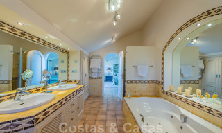 Grande villa de luxe à vendre avec vue panoramique sur la vallée du golf, les montagnes et la mer Méditerranée en Nueva Andalucia, Marbella 25009 