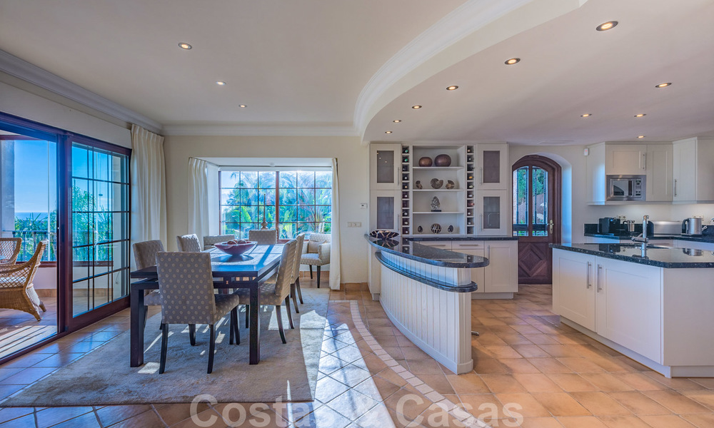 Grande villa de luxe à vendre avec vue panoramique sur la vallée du golf, les montagnes et la mer Méditerranée en Nueva Andalucia, Marbella 25023