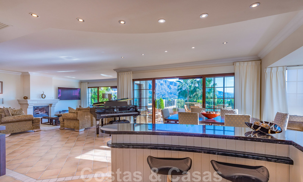 Grande villa de luxe à vendre avec vue panoramique sur la vallée du golf, les montagnes et la mer Méditerranée en Nueva Andalucia, Marbella 25025