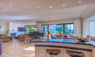 Grande villa de luxe à vendre avec vue panoramique sur la vallée du golf, les montagnes et la mer Méditerranée en Nueva Andalucia, Marbella 25025 