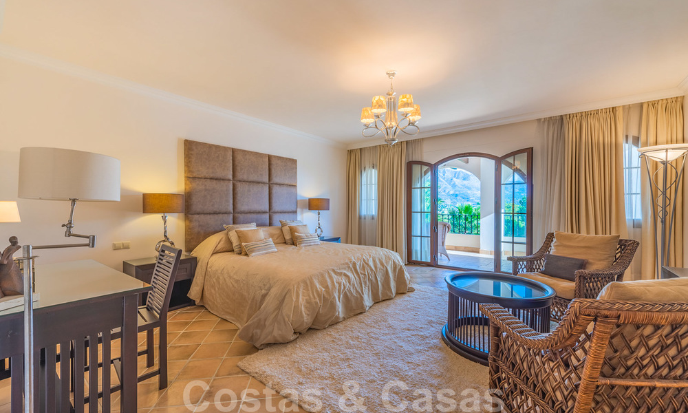 Grande villa de luxe à vendre avec vue panoramique sur la vallée du golf, les montagnes et la mer Méditerranée en Nueva Andalucia, Marbella 25052