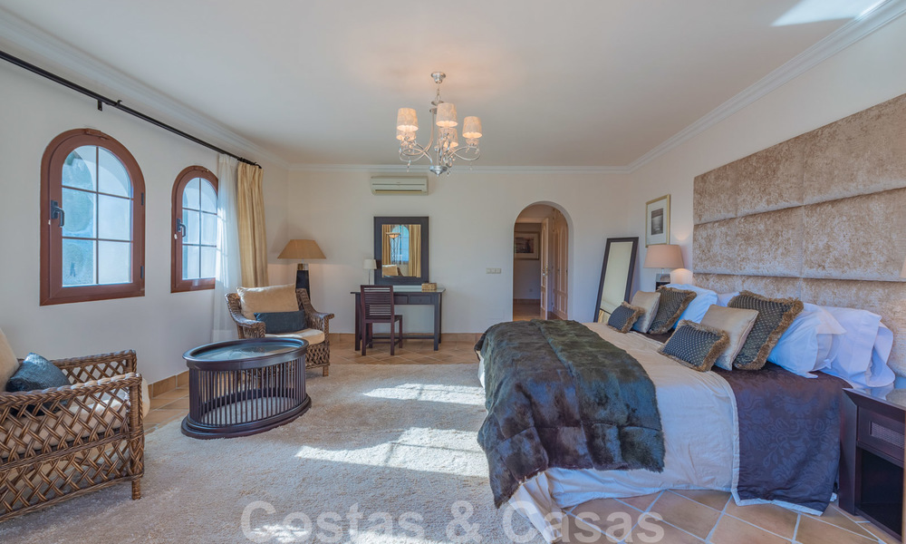 Grande villa de luxe à vendre avec vue panoramique sur la vallée du golf, les montagnes et la mer Méditerranée en Nueva Andalucia, Marbella 25058