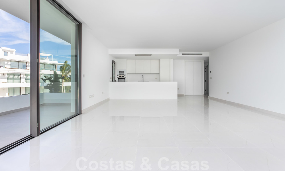 Appartement de design moderne à vendre avec une terrasse spacieuse, à côté du terrain de golf de Marbella - Estepona 25380