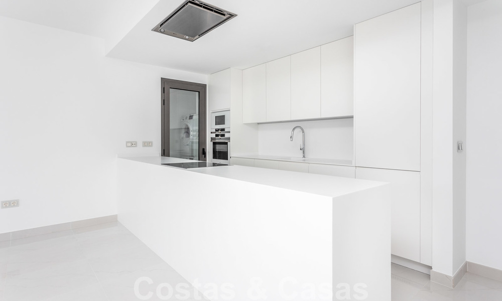 Appartement de design moderne à vendre avec une terrasse spacieuse, à côté du terrain de golf de Marbella - Estepona 25383