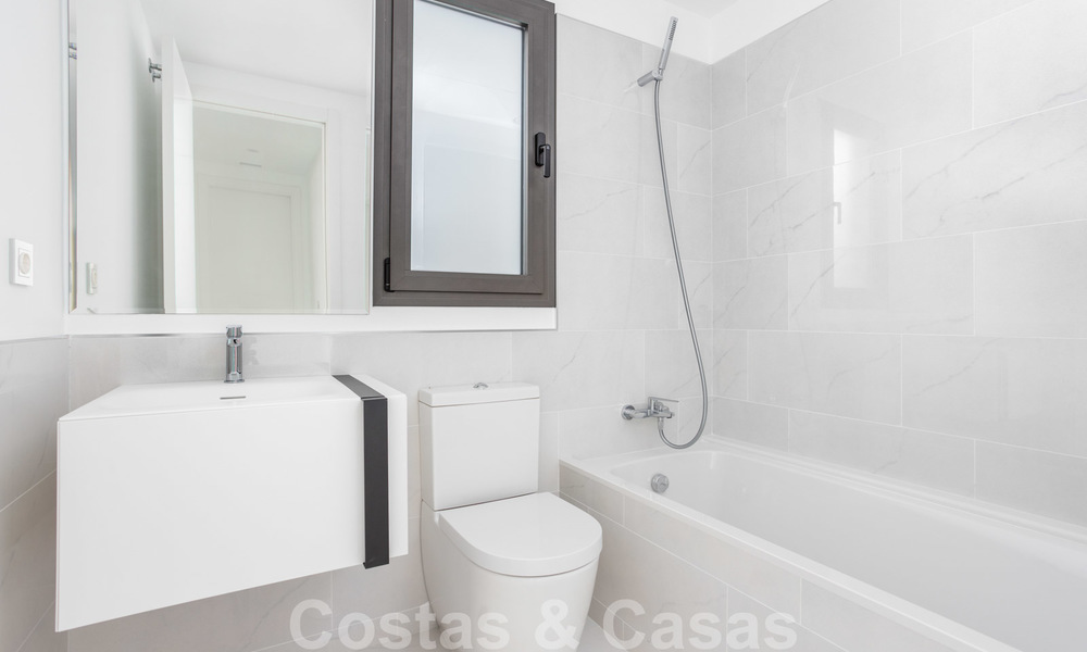 Appartement de design moderne à vendre avec une terrasse spacieuse, à côté du terrain de golf de Marbella - Estepona 25387