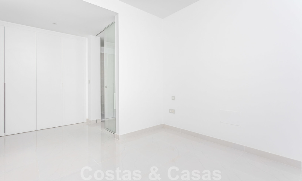 Appartement de design moderne à vendre avec une terrasse spacieuse, à côté du terrain de golf de Marbella - Estepona 25388