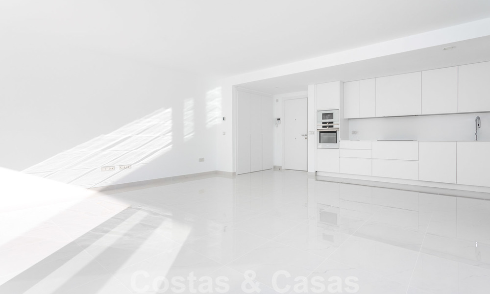 Appartement de conception moderne à vendre avec une terrasse spacieuse et un grand jardin, à côté du terrain de golf de Marbella - Estepona 25395
