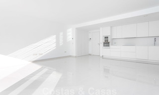 Appartement de conception moderne à vendre avec une terrasse spacieuse et un grand jardin, à côté du terrain de golf de Marbella - Estepona 25395 