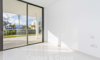 Appartement de conception moderne à vendre avec une terrasse spacieuse et un grand jardin, à côté du terrain de golf de Marbella - Estepona 25397 