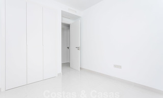 Appartement de conception moderne à vendre avec une terrasse spacieuse et un grand jardin, à côté du terrain de golf de Marbella - Estepona 25398 