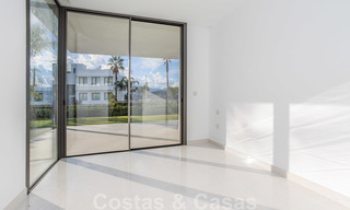 Appartement de conception moderne à vendre avec une terrasse spacieuse et un grand jardin, à côté du terrain de golf de Marbella - Estepona 25400 