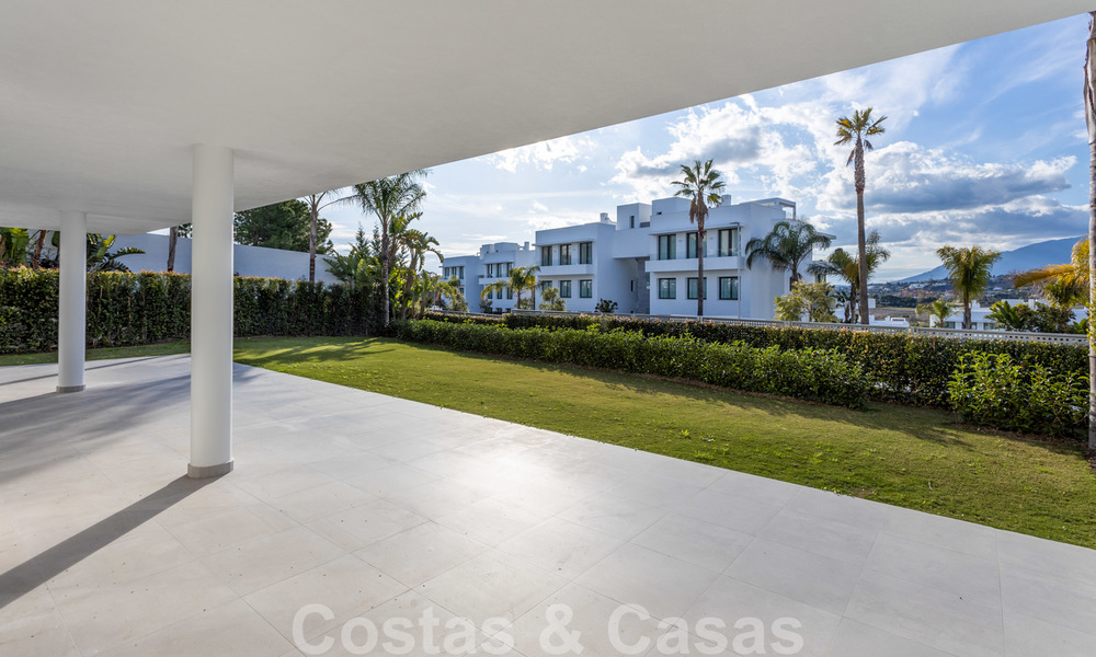 Appartement de conception moderne à vendre avec une terrasse spacieuse et un grand jardin, à côté du terrain de golf de Marbella - Estepona 25404