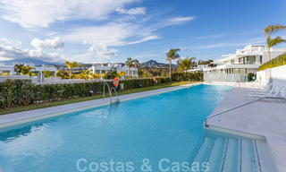 Appartement de conception moderne à vendre avec une terrasse spacieuse et un grand jardin, à côté du terrain de golf de Marbella - Estepona 25406 