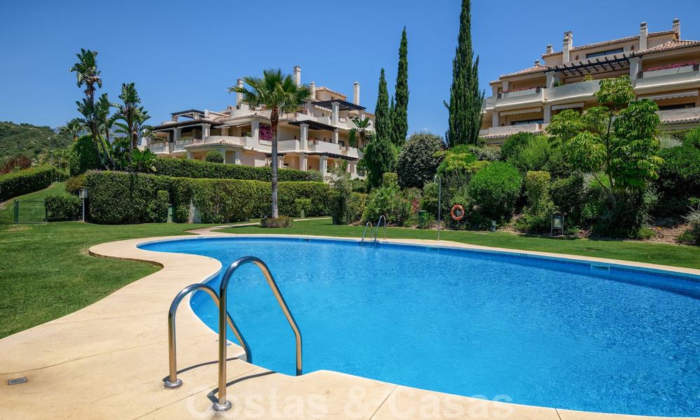 Spacieux appartements de luxe avec une grande terrasse et des vues panoramiques dans un complexe élégant entouré d'un terrain de golf à Marbella - Benahavis 25168