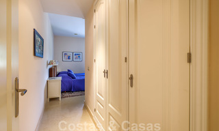 Spacieux appartements de luxe avec une grande terrasse et des vues panoramiques dans un complexe élégant entouré d'un terrain de golf à Marbella - Benahavis 25173 