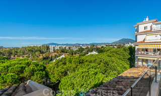 Magnifique appartement penthouse rénové à vendre, dans un complexe en deuxième ligne de plage à Puerto Banus, Marbella. Réduction significative de prix ! 25409 