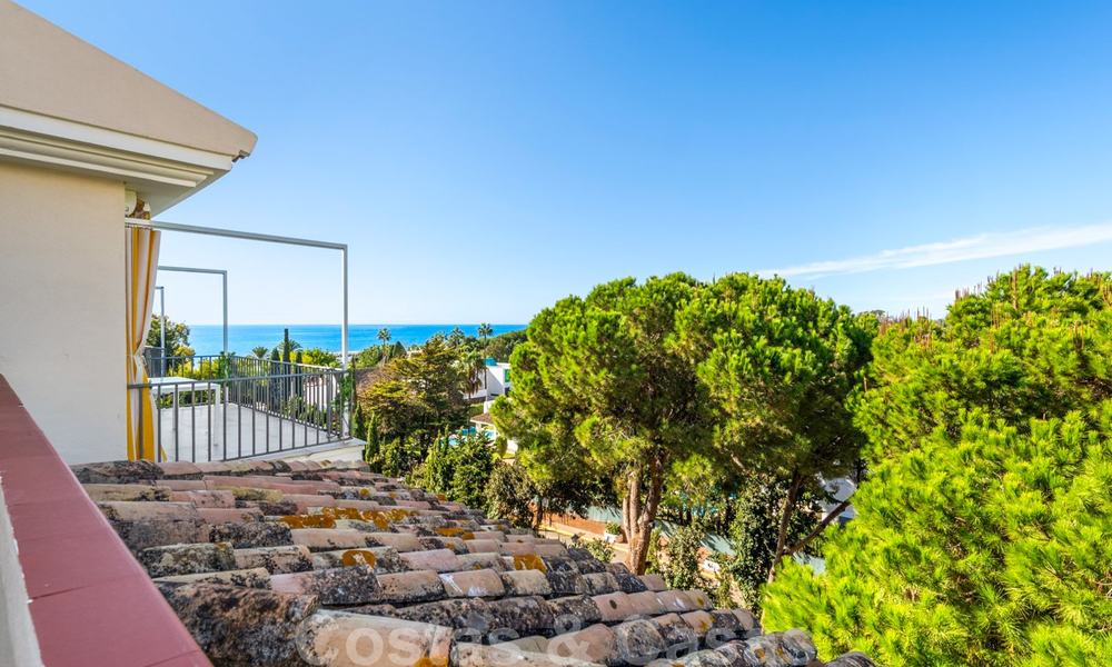 Magnifique appartement penthouse rénové à vendre, dans un complexe en deuxième ligne de plage à Puerto Banus, Marbella. Réduction significative de prix ! 25412
