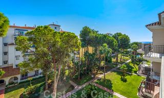 Magnifique appartement penthouse rénové à vendre, dans un complexe en deuxième ligne de plage à Puerto Banus, Marbella. Réduction significative de prix ! 25417 