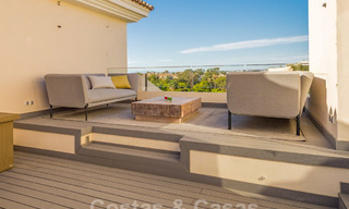 Magnifique appartement penthouse rénové à vendre, dans un complexe en deuxième ligne de plage à Puerto Banus, Marbella. Réduction significative de prix ! 25419 