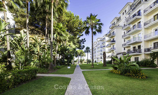 Magnifique appartement penthouse rénové à vendre, dans un complexe en deuxième ligne de plage à Puerto Banus, Marbella. Réduction significative de prix ! 25431 