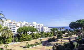 Magnifique appartement penthouse rénové à vendre, dans un complexe en deuxième ligne de plage à Puerto Banus, Marbella. Réduction significative de prix ! 25433 