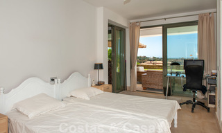 Appartement moderne en première ligne du golf avec de belles vues sur le golf et la mer à vendre à Los Flamingos Golf à Marbella - Benahavis 25137 