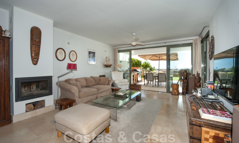 Appartement moderne en première ligne du golf avec de belles vues sur le golf et la mer à vendre à Los Flamingos Golf à Marbella - Benahavis 25143