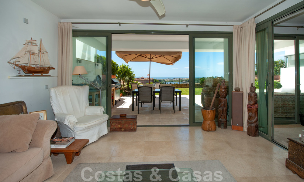 Appartement moderne en première ligne du golf avec de belles vues sur le golf et la mer à vendre à Los Flamingos Golf à Marbella - Benahavis 25144