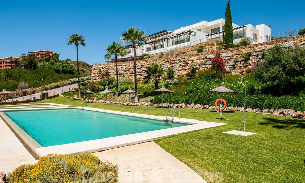 Appartement moderne en première ligne du golf avec de belles vues sur le golf et la mer à vendre à Los Flamingos Golf à Marbella - Benahavis 25149