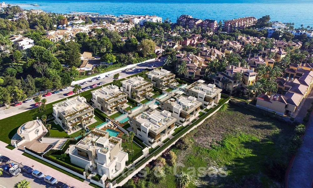 Villas modernes, jumelées, à vendre à 300 mètres de la plage - Puerto Banus, Marbella 25098