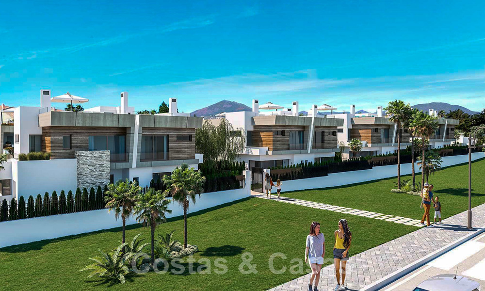 Villas modernes, jumelées, à vendre à 300 mètres de la plage - Puerto Banus, Marbella 25101