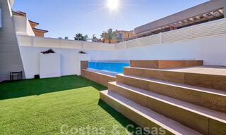 Villas modernes, jumelées, à vendre à 300 mètres de la plage - Puerto Banus, Marbella 31671 