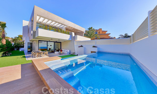 Villas modernes, jumelées, à vendre à 300 mètres de la plage - Puerto Banus, Marbella 31677 