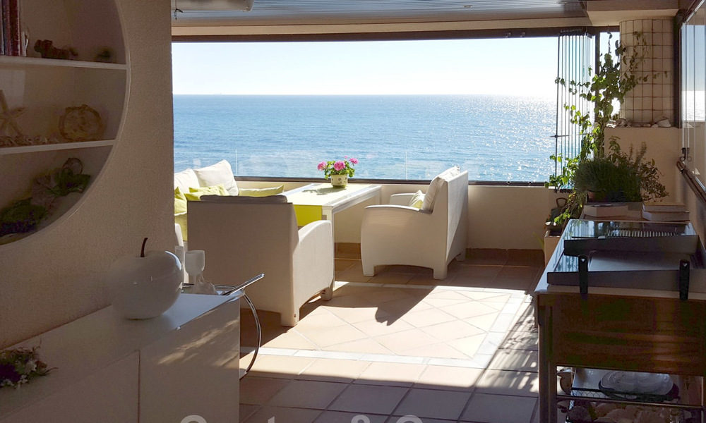 Appartement moderne à vendre en première ligne de plage avec vue splendide sur la mer entre Marbella et Estepona 25519